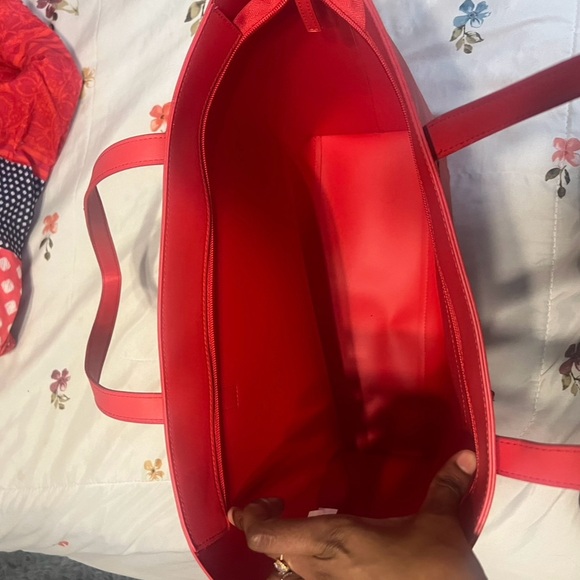 Red Faux Leather Tote Bag with Zipper Closure and Interior Pocket - Picture 4 of 4